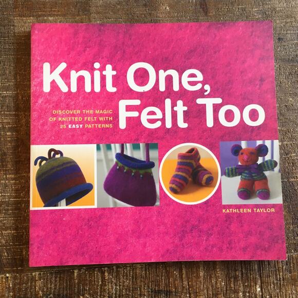 Knit One, Felt Too 25 Knitted Felted Patterns Bag Hat Slippers Pillow Socks Yarn - Picture 1 of 10